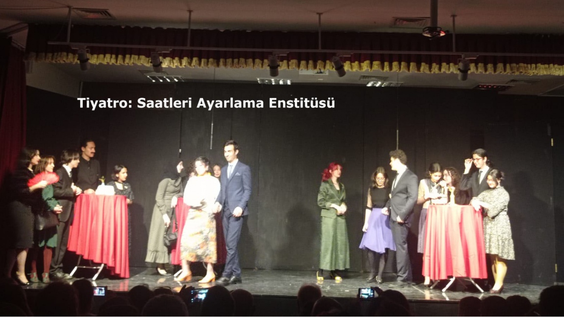 Tiyatro: Saatleri Ayarlama Enstitüsü